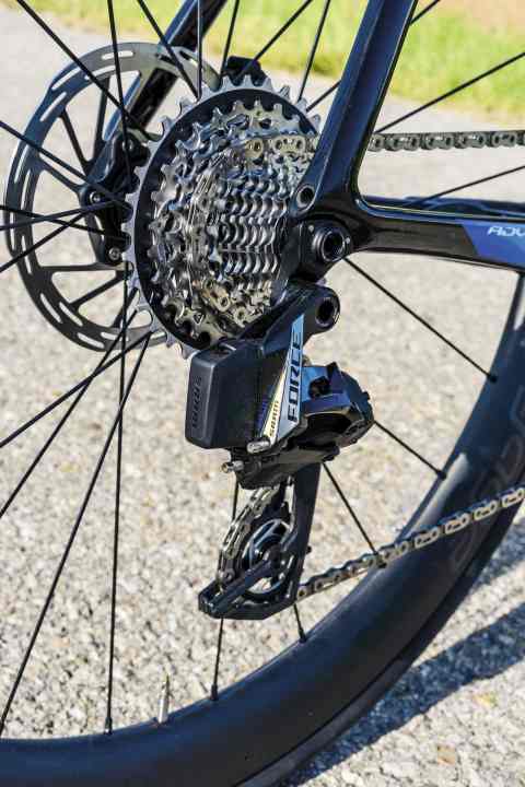 Adaptable - Twelve sprockets, radio protocol and batteries have been retained. This means that many new parts can be combined with older ones