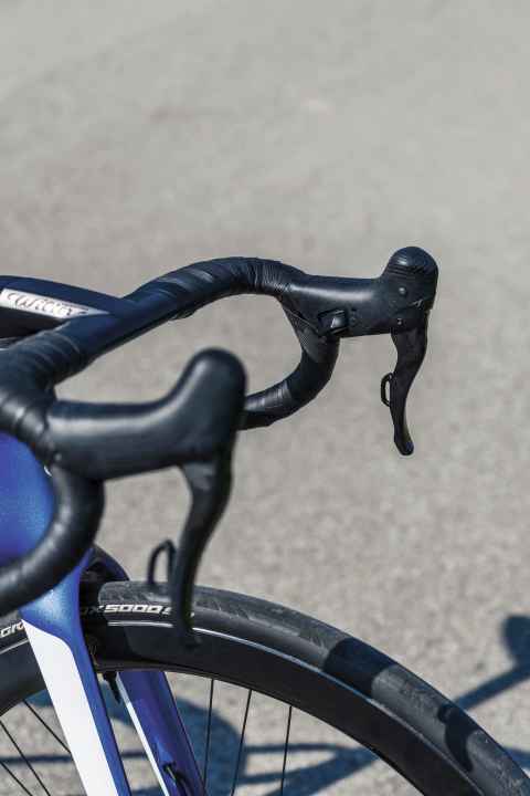 Back to Start - The thumb switch marks the return of a tried-and-tested operating concept; the new handle has an additional button that can be assigned as required