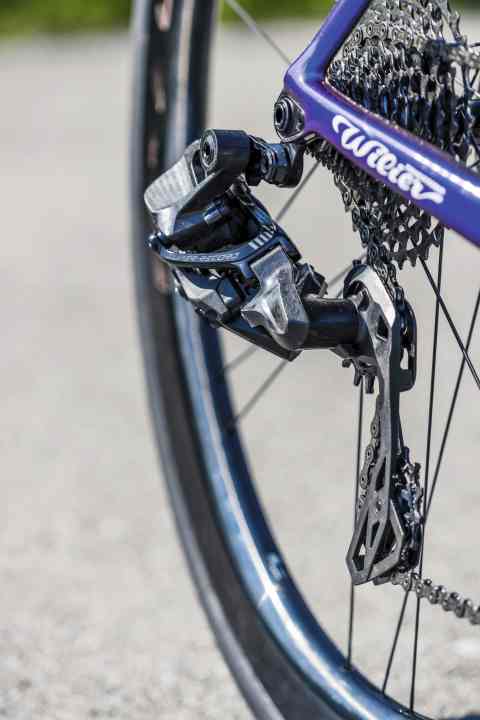 Sculptural - The delicately designed rear derailleur no longer protrudes as far from the frame as its predecessor