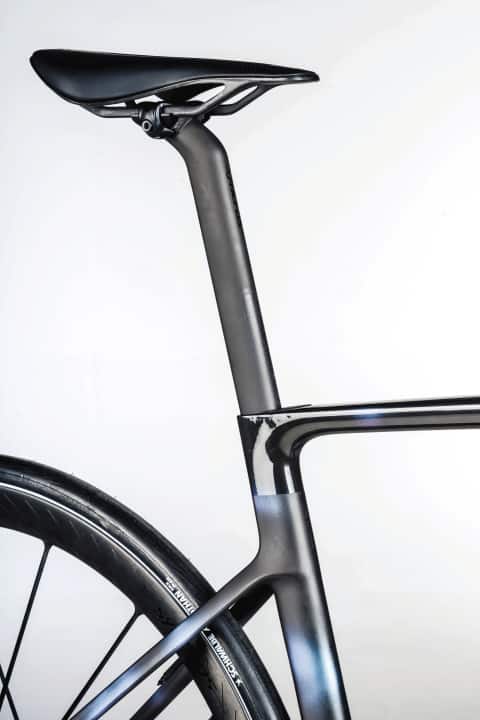 Adaptée aux longues distances - la tige en carbone du modèle haut de gamme offre une suspension de première classe. Scott promet encore plus de flexibilité pour les versions moins chères.