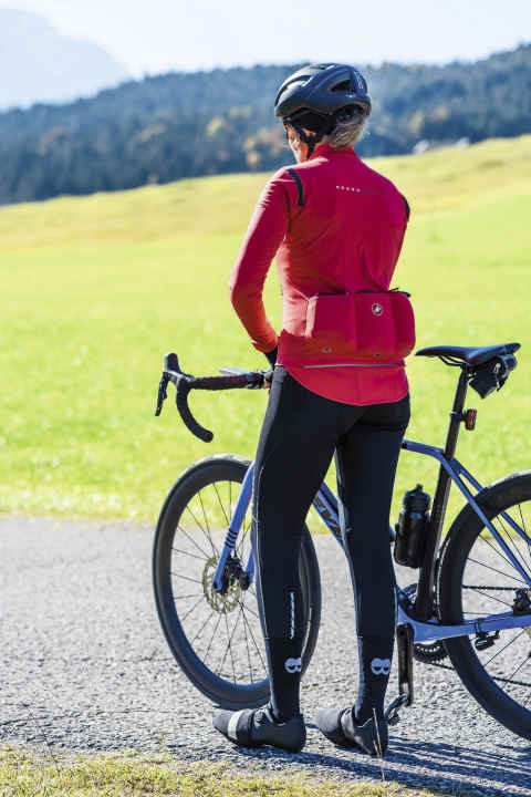 Windproof and water-repellent, the Perfetto RoS 3 W Jacket is ideal for autumn days