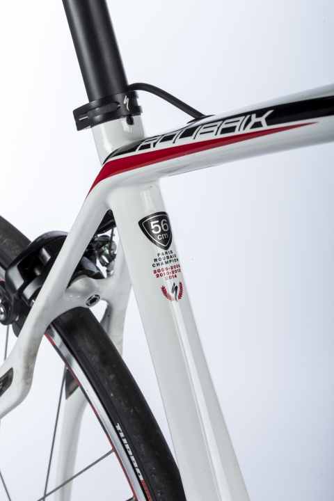   Specialized has won the classic Paris - Roubaix race five times with the Roubaix. However, the geometry of the professional bikes has nothing to do with that of the series models.