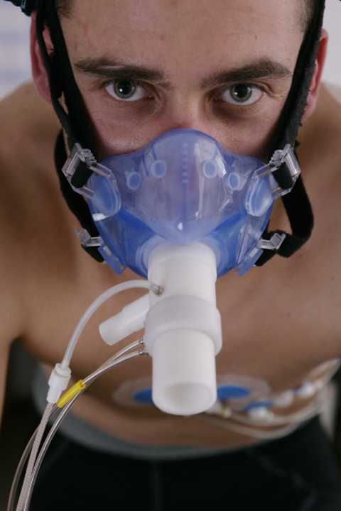Il faut s'y habituer : le masque respiratoire se ferme hermétiquement