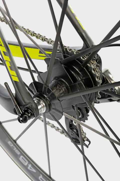   At the limit: there are hardly any lighter wheelsets than the Reynolds RZR.