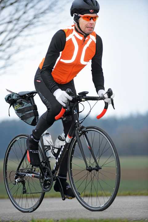   Decathlon B-Twin: Langstreckentauglich 200 Kilometer auf einem 400-Euro-Renner? Zunächst war TOUR-Redakteur Manuel Jekel skeptisch. Doch das ­Triban 500 hielt klaglos durch.