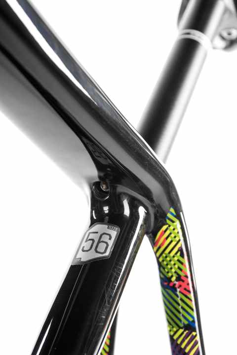   Cannondale SuperX 105 : Le triangle arrière asymétrique libère de l'espace entre les haubans.