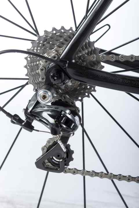   Dura-Ace thanks to direct sales: The X-Lite CRS-4000 is phenomenally well equipped despite its moderate price.