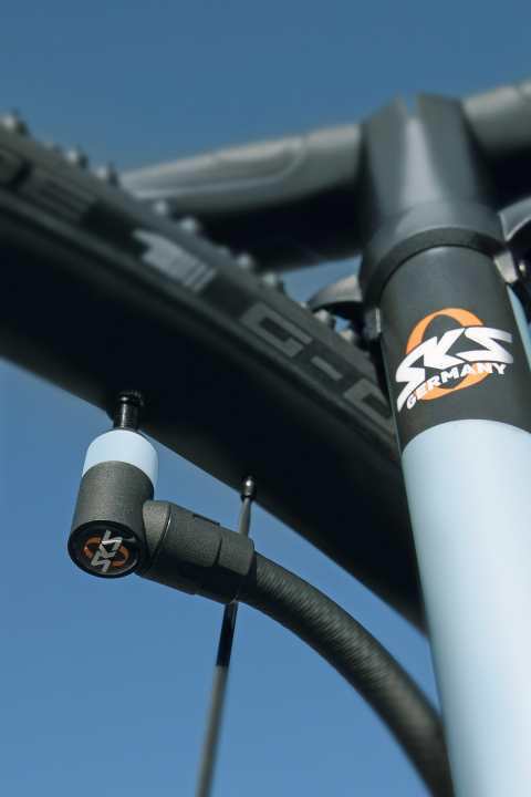 Simply attach and you're done, with Clik Valve. | pd-f