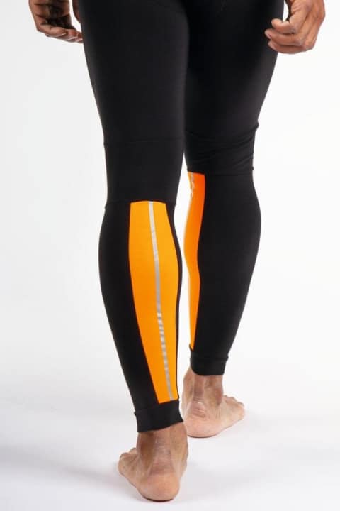 Signalfarben an den langen Radhosen erhöhen die Sichtbarkeit im Straßenverkehr drastisch. Leider sind nicht viele Modelle wie hier Santini mit größeren Farbelementen versehen.