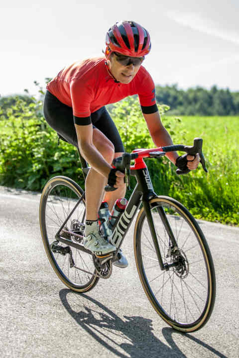   Light and lively: at just 6.5 kilos, the size 54 bike is even below the UCI limit.