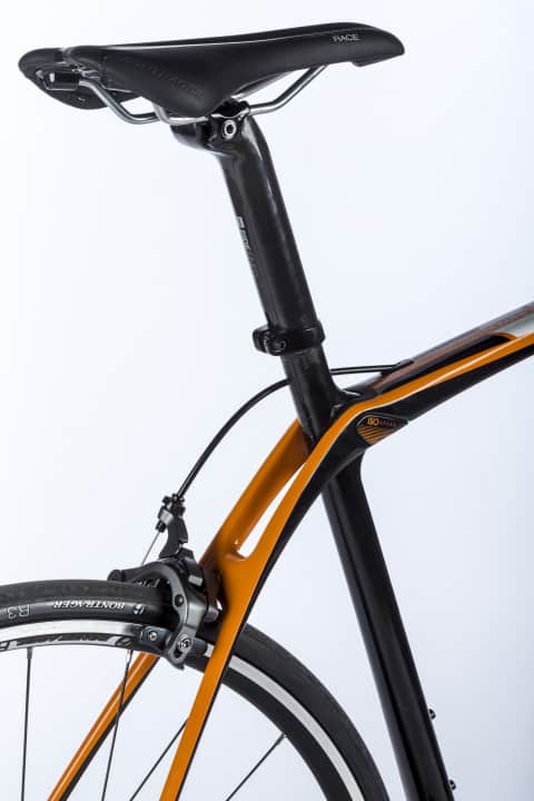   Comfort miracle: A ball bearing separates the top tube and seat tube and allows the seat tube to flex over its entire length. This makes the Domane almost a suspension road bike.