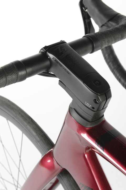 Der Aluminium-Vorbau des Lapierre Xelius SL kann Probleme machen