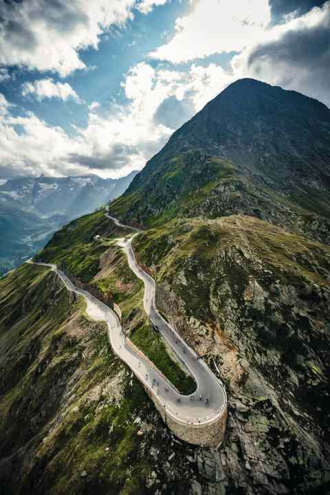 The ramps on the Timmelsjoch lead up to an altitude of 2,509 metres