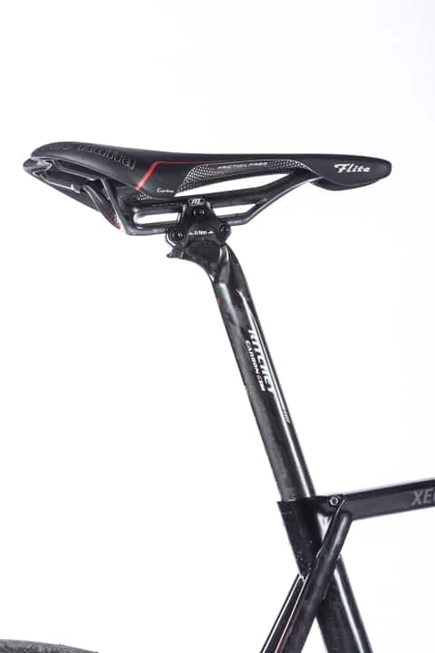   The monolink clamp for the saddle offers a large horizontal adjustment range. However, only a few saddle models fit.