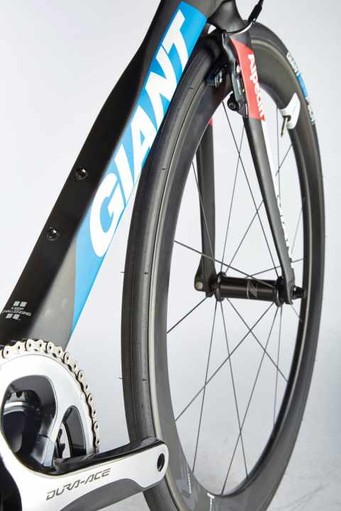   Giant Propel : Le cadre aérodynamique offre beaucoup de place pour les inscriptions des sponsors.
