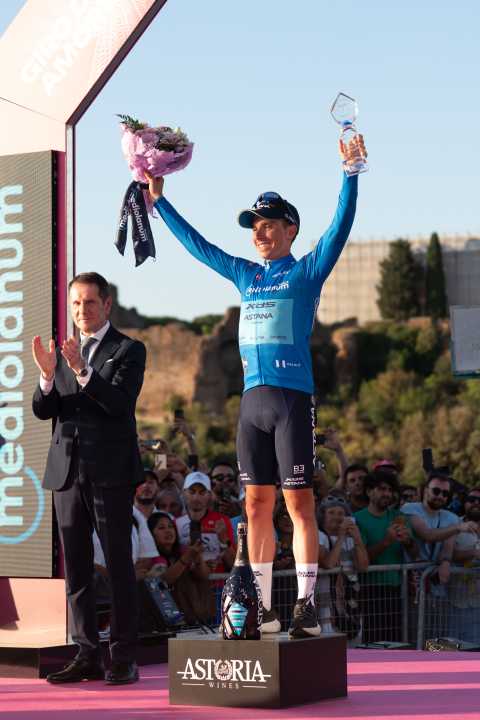 The winner of the mountain jersey: Lorenzo Fortunato