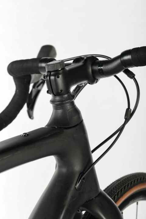   The Future Shock suspension sits under the stem and decouples the handlebars from the frame. The damping is infinitely adjustable.