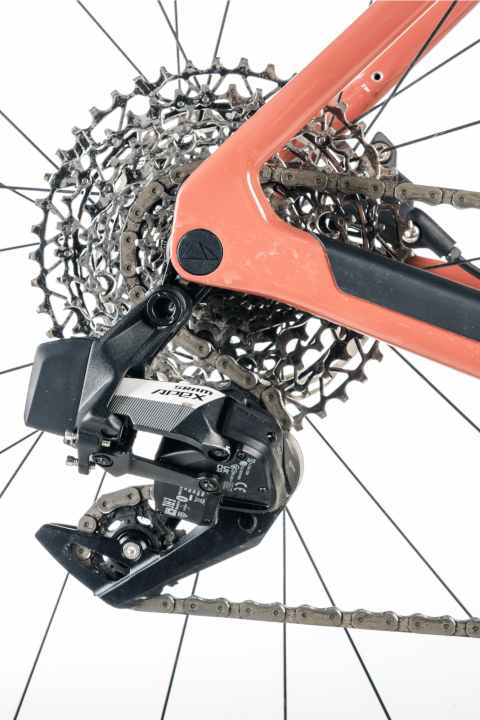 Shifting operations with the electronic Apex are extremely fast and precise.