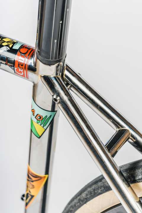 Finest workmanship, the post clamp is reminiscent of the legendary Supercorsa