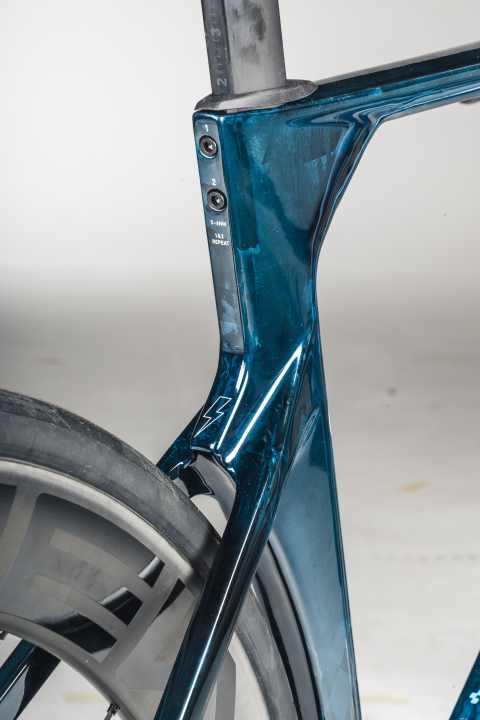 Flugobjekt: Das Litening ist ein Aero-Bolide nach alter Schule, mit ausladenden Formen