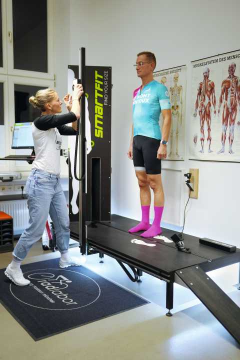 The precise recording of the body data enables a comparison with the database and an initial recommendation for the seating position