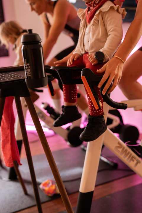 Wer will, wird auch mal auf dem Lenker der Mama platziert.