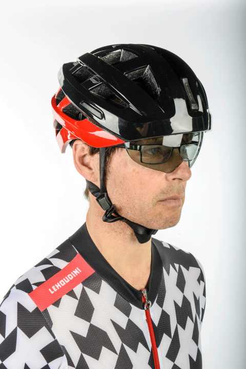 Der Abus In-Vizz Ascent im TOUR-Test.