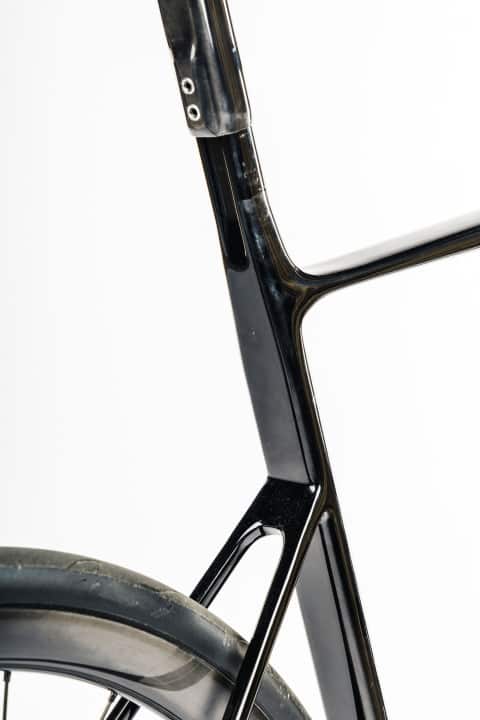 Grazil: Der schlanke Sitzdom am Factor O2 VAM spart etwas Gewicht und federt ausgesprochen gut.