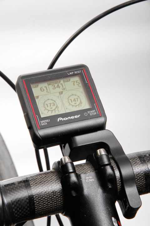   Informative: forces, efficiency and power distribution of both legs at a glance on the display of the Pioneer Powermeter