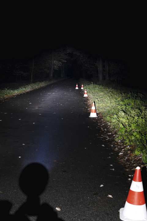 The carpet of light in pop-up mode is homogeneous and reaches far.