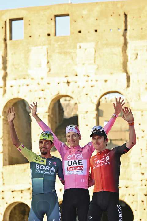Das Podium des Giro 2024: Daniel Martinez, Tadej Pogacar, Geraint Thomas (von links)