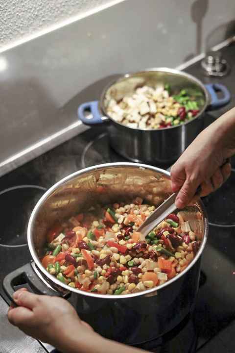 Cooking: Freshly cooked food keeps - but not forever; this also needs to be taken into account when planning