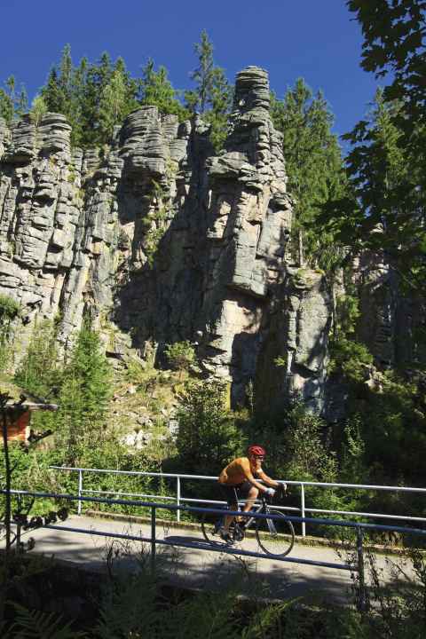 Wegmarken - Abwechslungsreiche Land­schaften: die Teufelssteine bei Erlabrunn