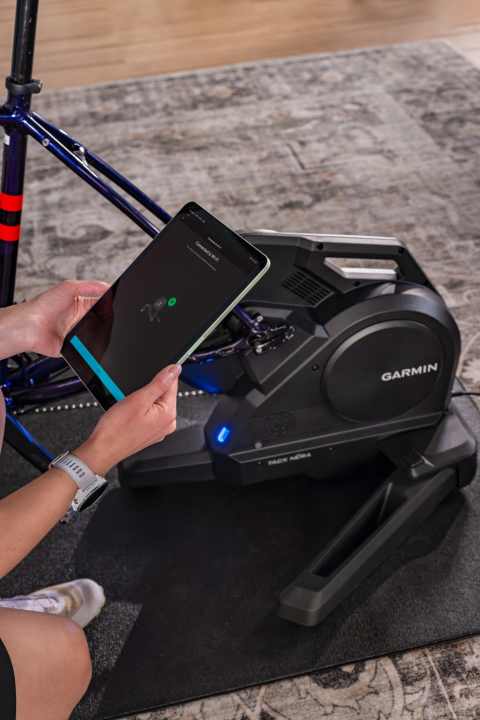 Comme toujours chez Tacx : commande via Garmin. Mais également compatible avec Zwift et Rouvy.