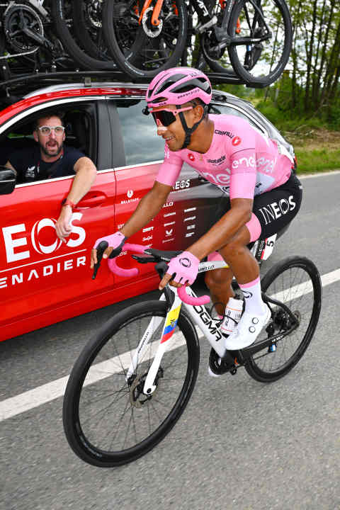 Oliver Cookson (à gauche) a récemment accompagné les cyclistes professionnels chez Ineos Grenadiers comme Jhonatan Narvaez
