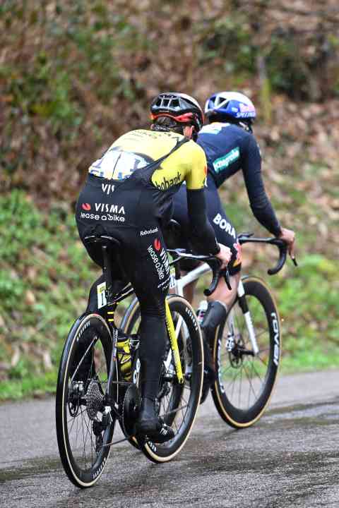 Victoire grâce au "sur-pantalon" : Jonas Vingegaard, ici encore à l'affût