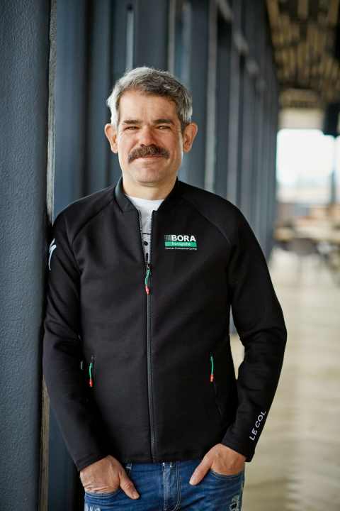"Es ist am schönsten, wenn man die Talente selbst ausbildet, aber auch am schwierigsten. Ich traue Cian zu, bei einer Grand Tour aufs Podium zu fahren." - Ralph Denk, Teamchef Bora-Hansgrohe