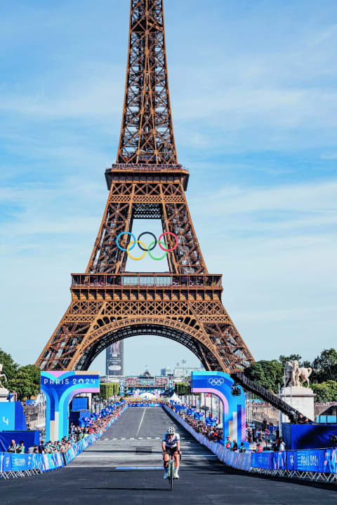 Arriver à destination ? A l'arrivée, au pied de la Tour Eiffel, Faulkner a réalisé son rêve d'enfant - tout en ayant déjà en tête le départ olympique suivant.
