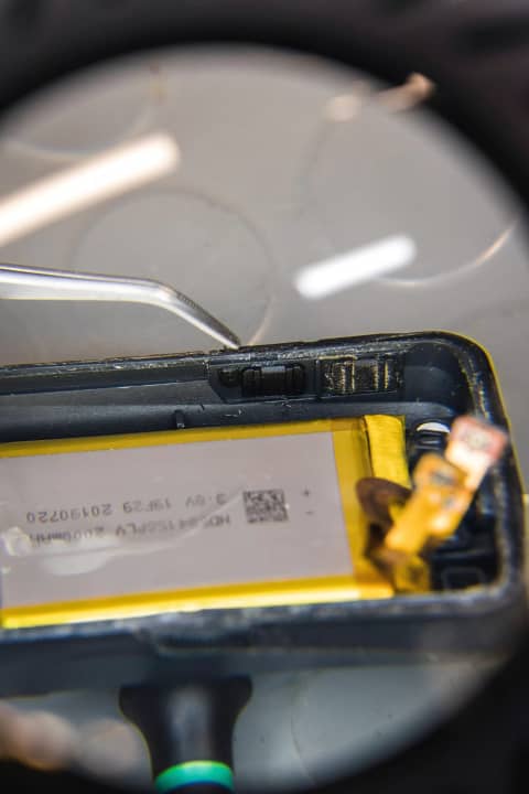 8. mounting the buttons