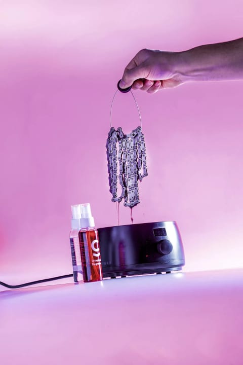 What are the differences, and are there waxes designed for specific requirements? Our test of 16 wax-based lubricants sheds some light on the matter.