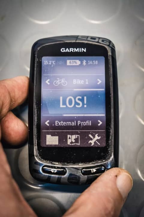 Two GPS computers with defects, two repair attempts: the Garmin was relatively easy to repair, the Wahoo required a lot of patience and more care.
