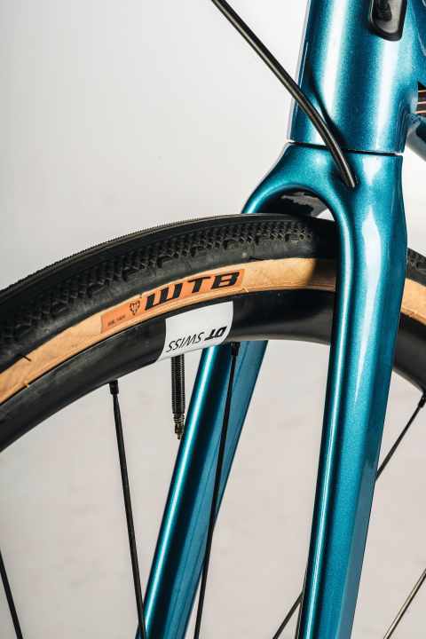 Les pneus à crampons d'épaule conviennent aux vélos tout-terrain