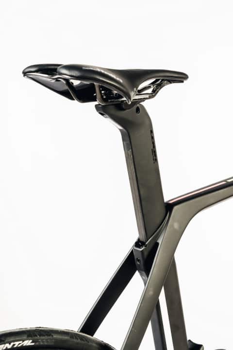 Look 795 Blade RS: Die Vollcarbon-Laufräder von Corima im Zwölf-Speichen-­Design und der Sitzknoten mit integrierter Sattelklemmung sind echte Hingucker