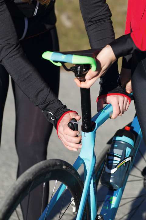 Test de mini-outils : crevaison, vis desserrée, selle trop haute - sur la route, il y a souvent des situations qui nécessitent des outils adaptés.