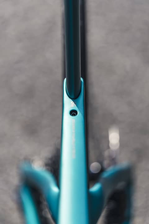 Erkennungszeichen: Die Stützenklemmung des F9 wirkt eleganter und ist leichter zu bedienen als am Profi-Modell