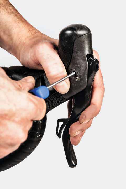 Hydraulische Scheibenbremsen von Campagnolo haben die ­Besonderheit, dass sich – neben der Griffweite – auch der Leerweg bis zum Druckpunkt in zwei ­Positionen einstellen lässt.