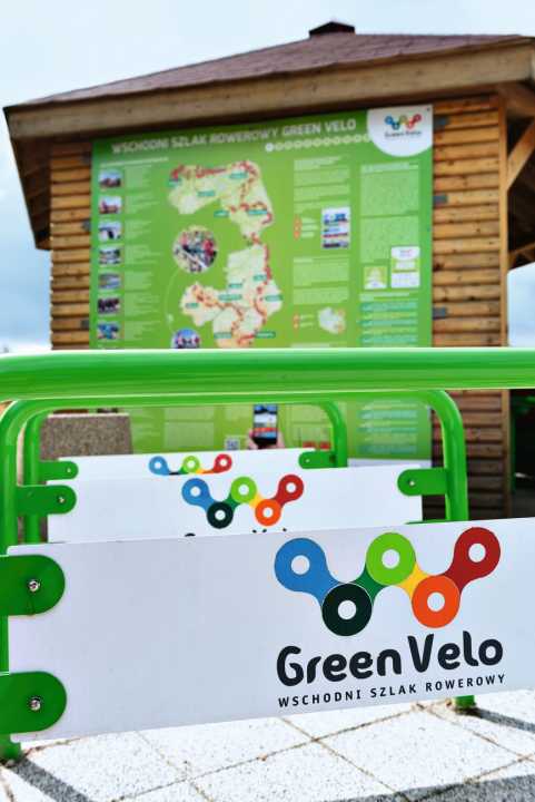 Rest area near Jagodnik. Thanks to EU funding, the Green Velo is a well-developed and signposted cycle path.
