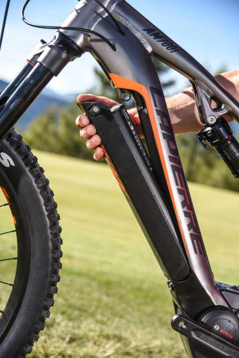   The Bosch Powertube battery can be removed from the down tube.
