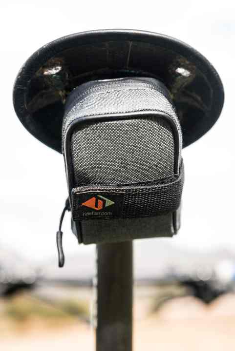   In der Satteltasche von Ride Farr stecken ein extra Schlauch und eine Kartusche, ein Tool und das Kettenschloss.