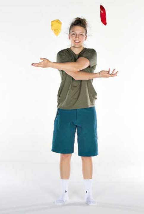 Throwing & catching basic: These exercises specifically train the left and right hemispheres of the brain to work together. For cyclists, for example, this means being able to choose the right line more quickly.